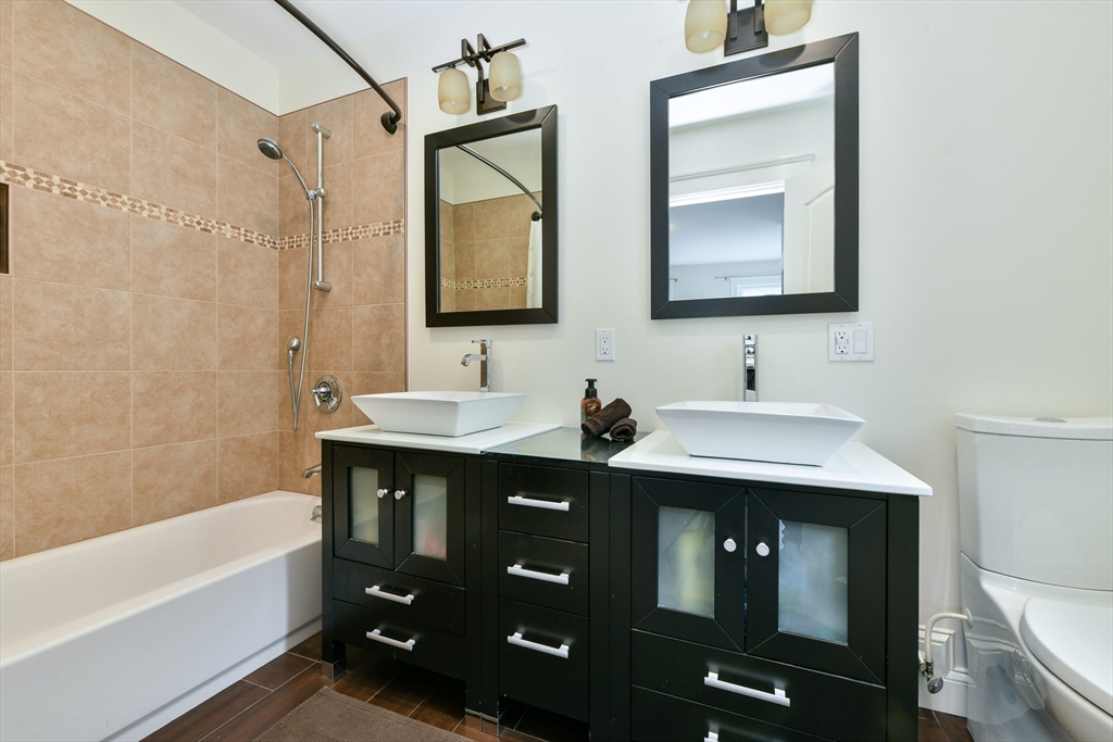 3 bed, 2 bath apartment for rent at 1038 Beacon St Unit 404, Brookline — photo 10 of 16