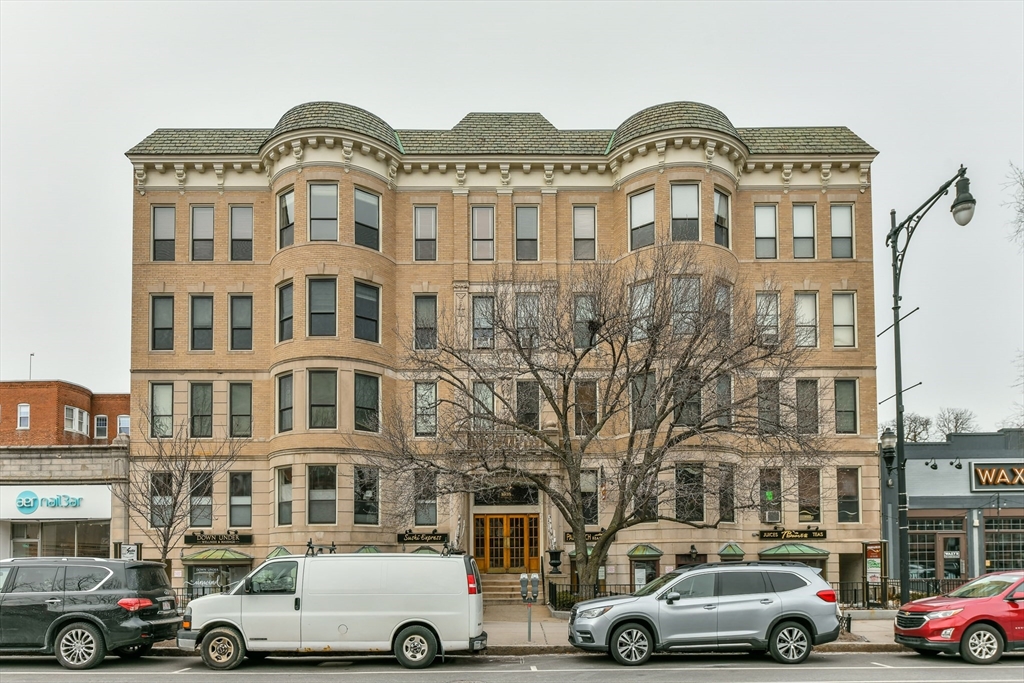 3 bed, 2 bath apartment for rent at 1038 Beacon St Unit 404, Brookline — photo 16 of 16
