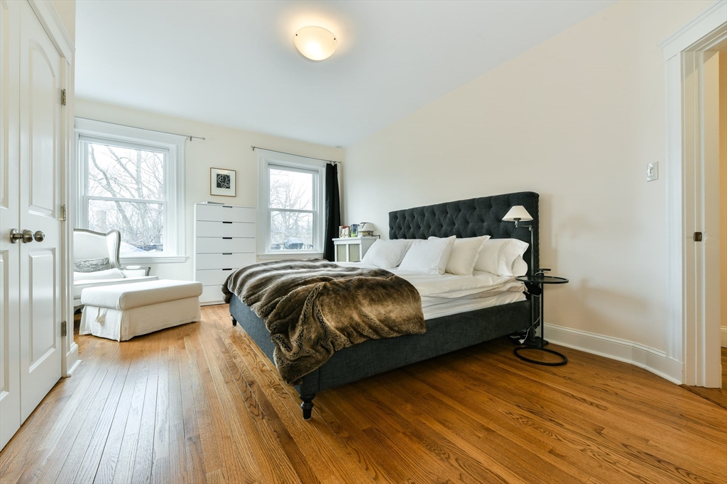 3 bed, 2 bath apartment for rent at 1038 Beacon St Unit 404, Brookline — photo 8 of 16