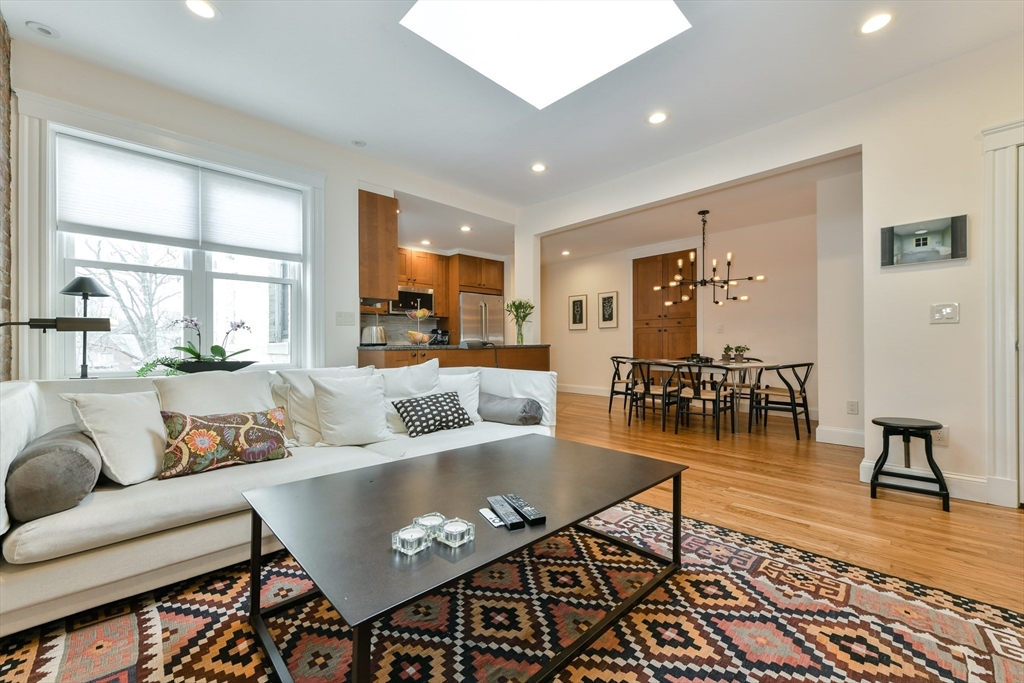 3 bed, 2 bath apartment for rent at 1038 Beacon St Unit 404, Brookline — photo 4 of 16