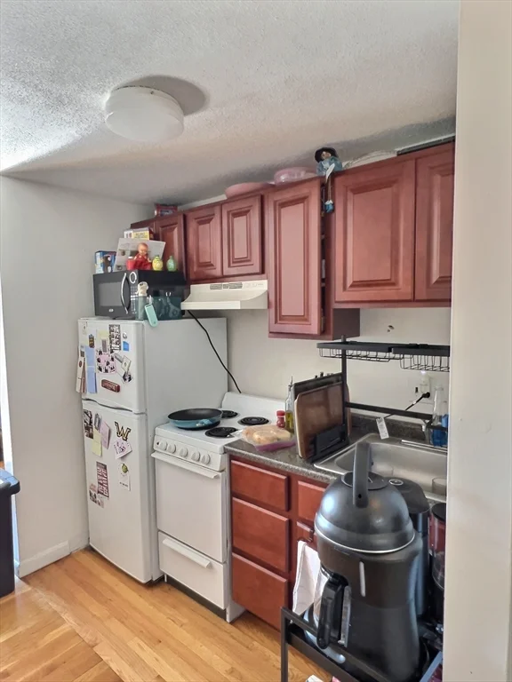 Studio bed, 1 bath apartment for rent at 1039 Commonwealth Ave Unit 10, Allston — photo 1 of 6
