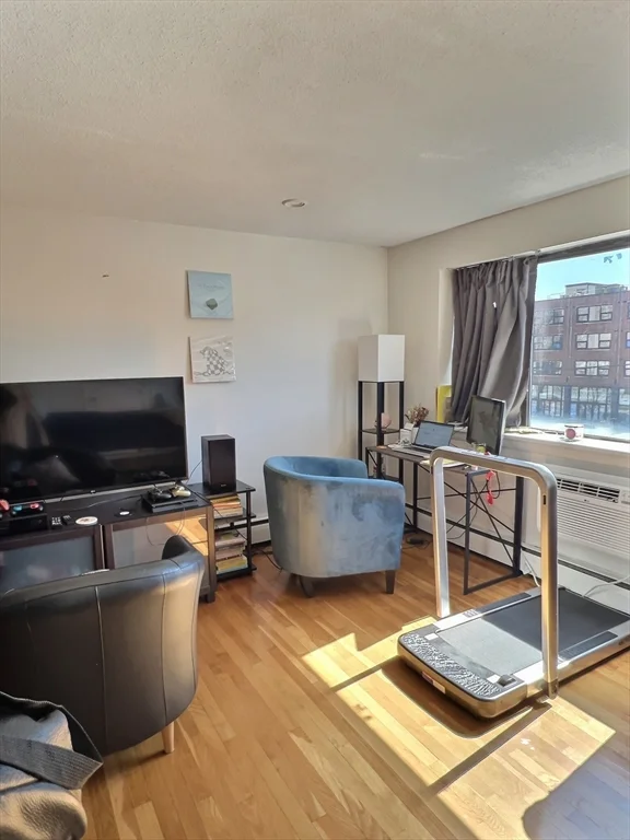 Studio bed, 1 bath apartment for rent at 1039 Commonwealth Ave Unit 10, Allston — photo 4 of 6
