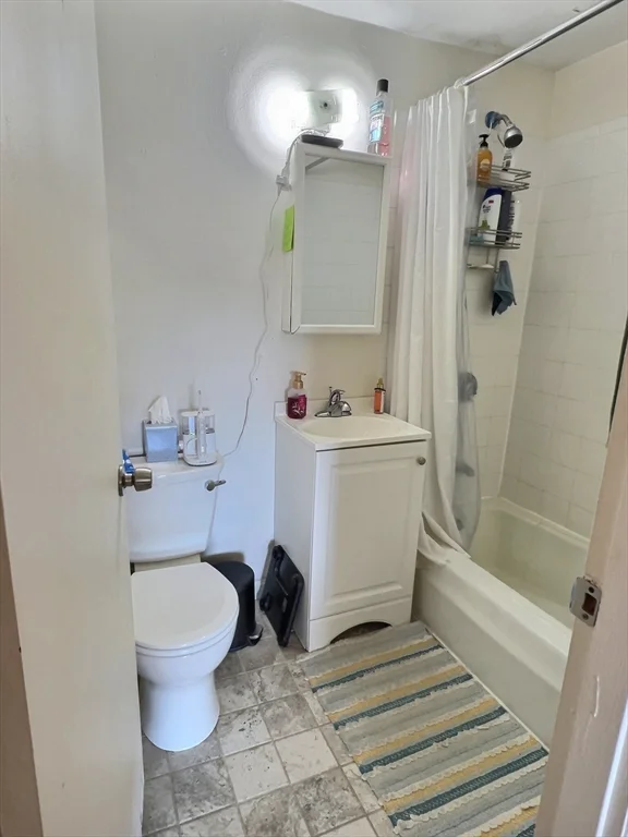 Studio bed, 1 bath apartment for rent at 1039 Commonwealth Ave Unit 10, Allston — photo 5 of 6