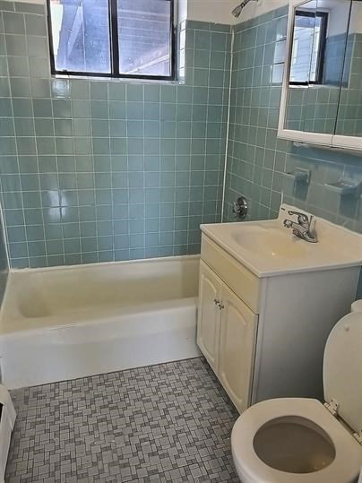 3 bed, 1 bath apartment for rent at 1039 Commonwealth Ave Unit 11, Allston — photo 8 of 8