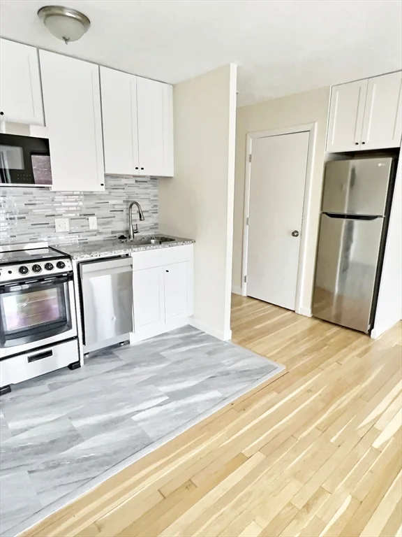 Studio bed, 1 bath apartment for rent at 1039 Commonwealth Ave Unit 16, Allston — photo 2 of 6