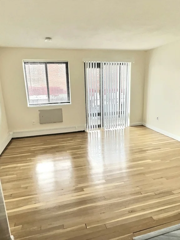 Studio bed, 1 bath apartment for rent at 1039 Commonwealth Ave Unit 16, Allston — photo 5 of 6