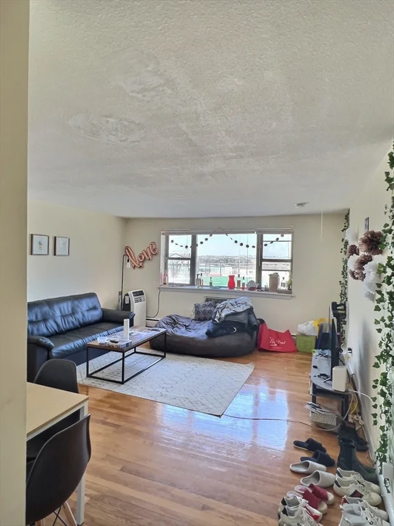 2 bed, 1 bath apartment for rent at 1039 Commonwealth Ave Unit 18, Allston — photo 2 of 6