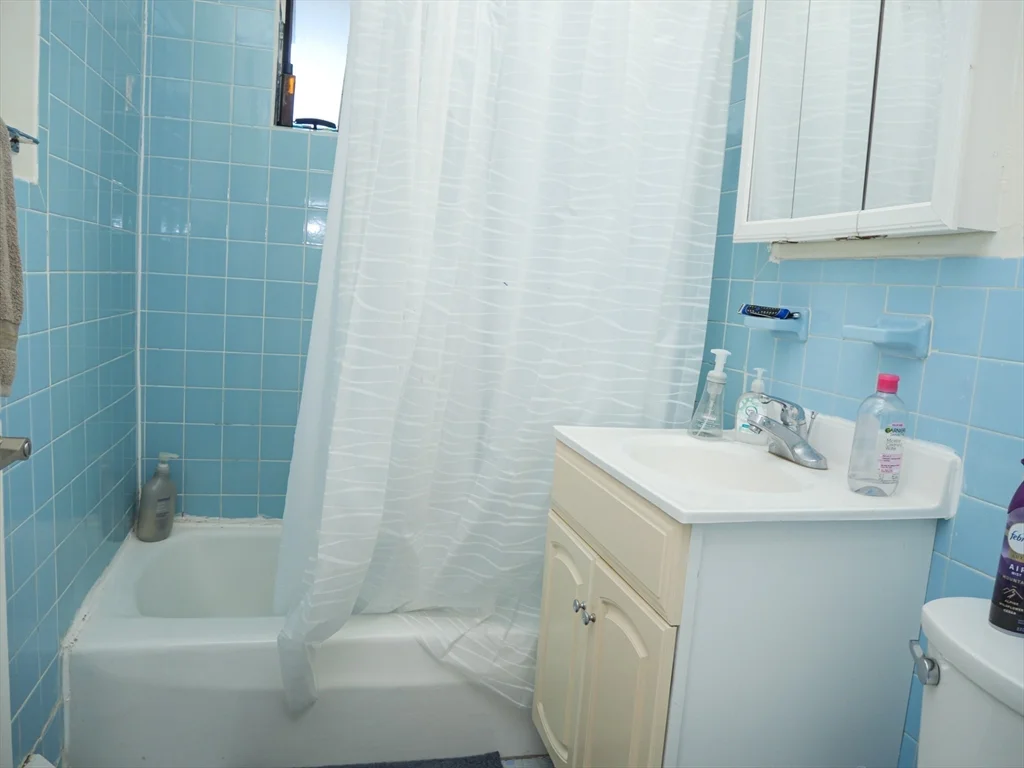 3 bed, 1 bath apartment for rent at 1039 Commonwealth Ave Unit 21, Allston — photo 8 of 9