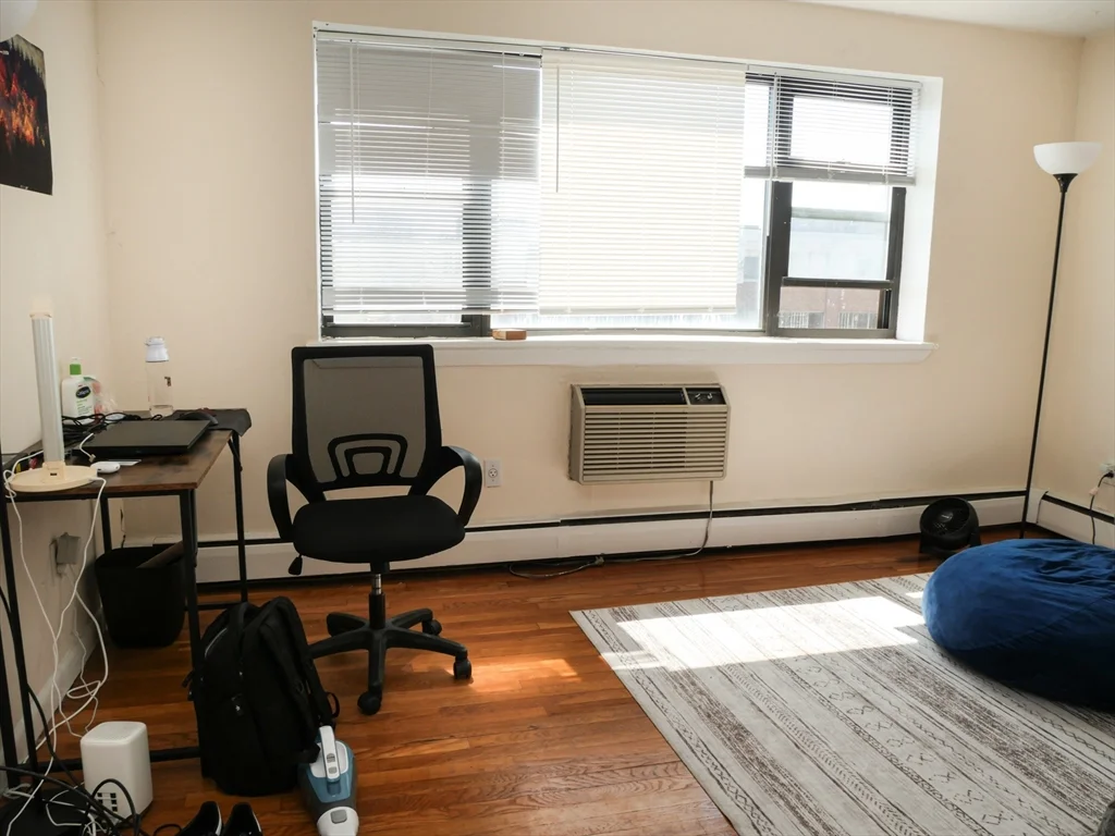 3 bed, 1 bath apartment for rent at 1039 Commonwealth Ave Unit 21, Allston — photo 3 of 9