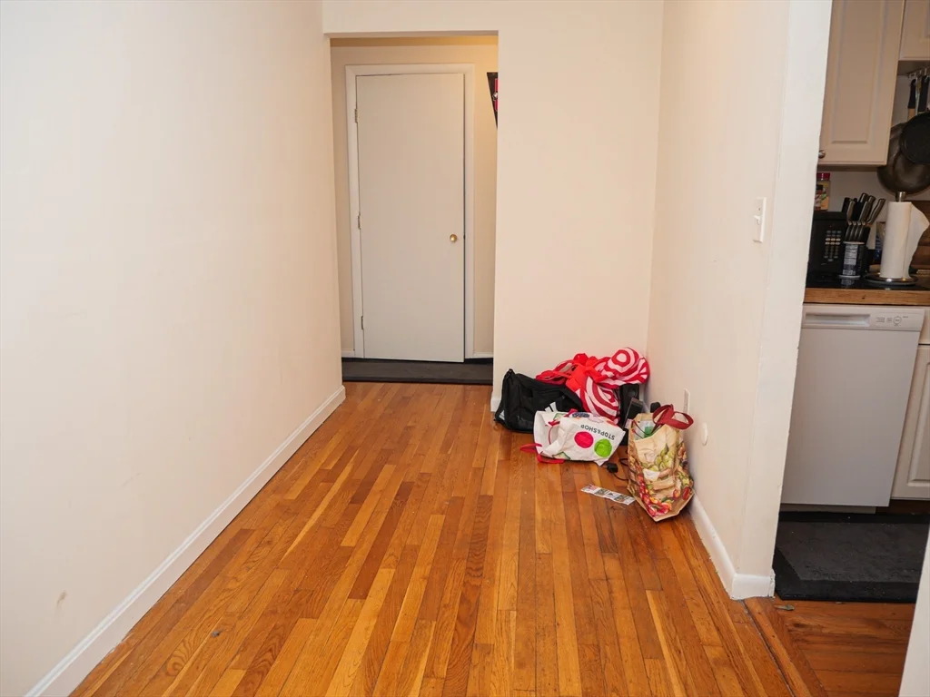 3 bed, 1 bath apartment for rent at 1039 Commonwealth Ave Unit 21, Allston — photo 2 of 9
