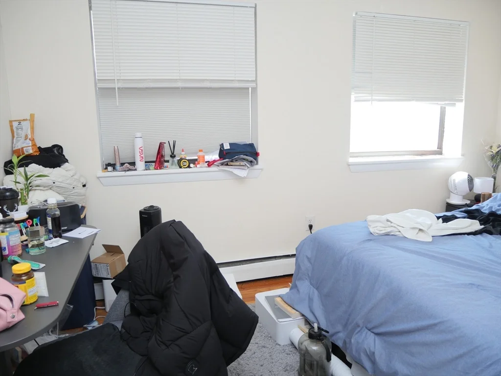 3 bed, 1 bath apartment for rent at 1039 Commonwealth Ave Unit 21, Allston — photo 6 of 9