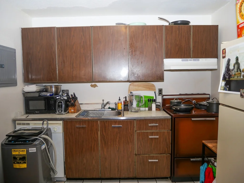 1 bed, 1 bath apartment for rent at 1039 Commonwealth Ave Unit 22, Allston — photo 3 of 5