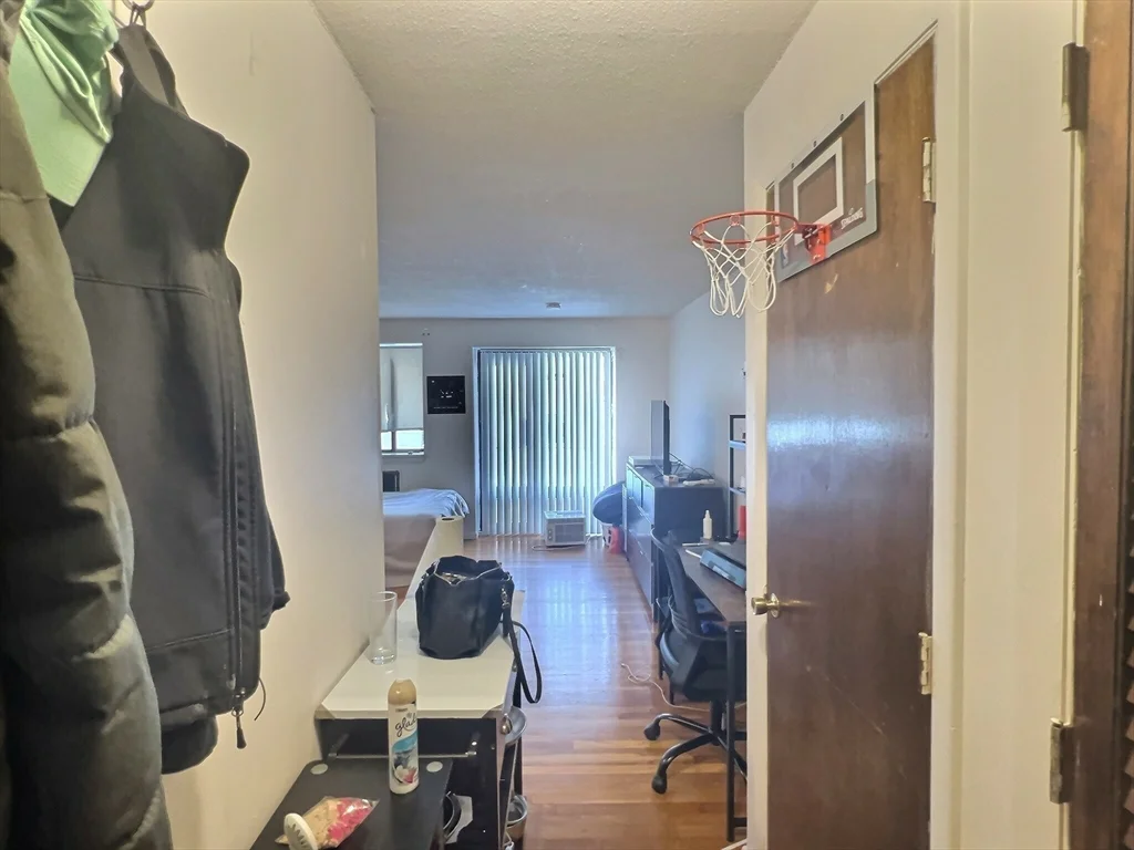 Studio bed, 1 bath apartment for rent at 1039 Commonwealth Ave Unit 25, Allston — photo 3 of 5