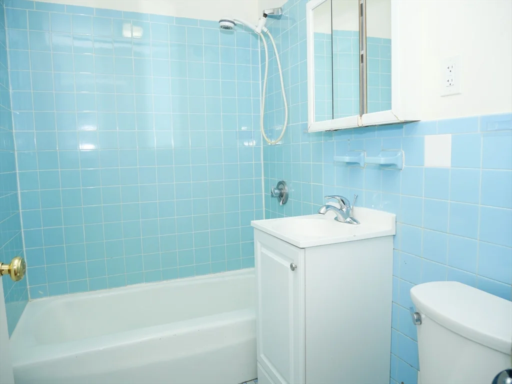 1 bed, 1 bath apartment for rent at 1039 Commonwealth Ave Unit 26, Allston — photo 4 of 5