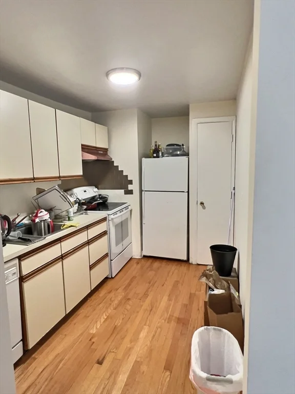 3 bed, 1 bath apartment for rent at 1039 Commonwealth Ave Unit 31, Allston — photo 1 of 6