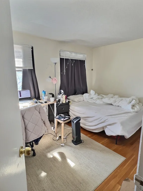 3 bed, 1 bath apartment for rent at 1039 Commonwealth Ave Unit 31, Allston — photo 4 of 6