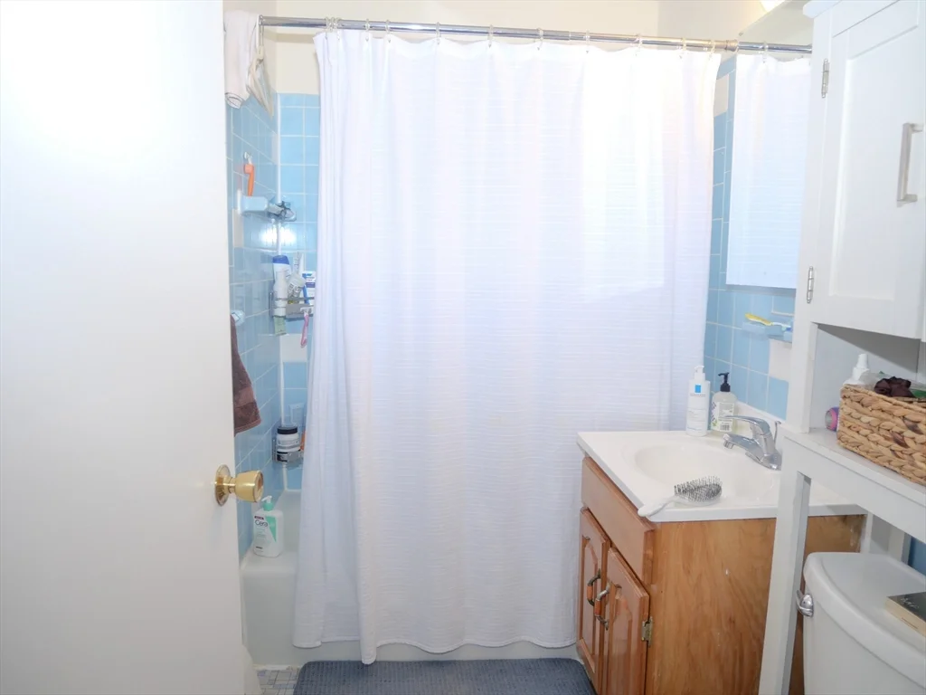 Studio bed, 1 bath apartment for rent at 1039 Commonwealth Ave Unit 33, Allston — photo 3 of 3