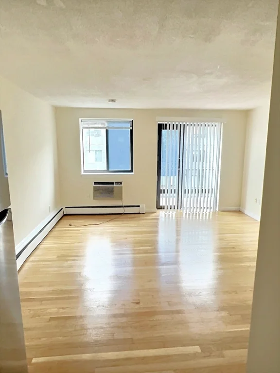 Studio bed, 1 bath apartment for rent at 1039 Commonwealth Ave Unit 34, Allston — photo 4 of 6