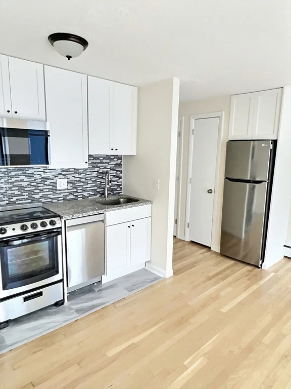 Studio bed, 1 bath apartment for rent at 1039 Commonwealth Ave Unit 34, Allston — photo 1 of 6