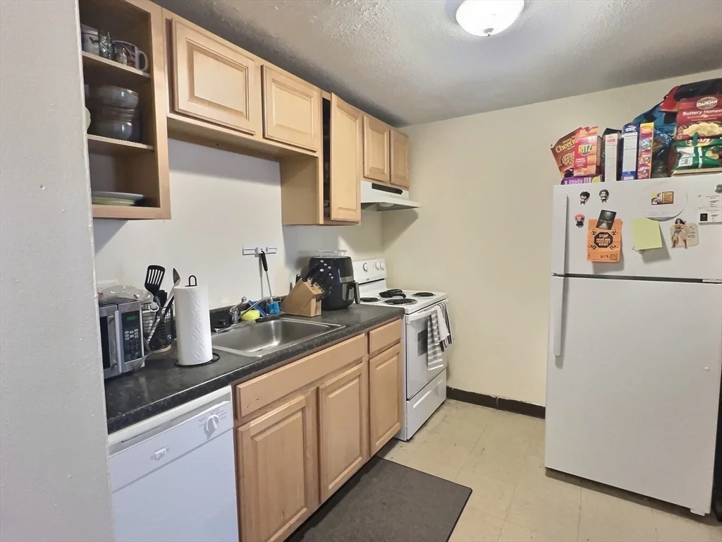 1 bed, 1 bath apartment for rent at 1039 Commonwealth Unit 12, Allston