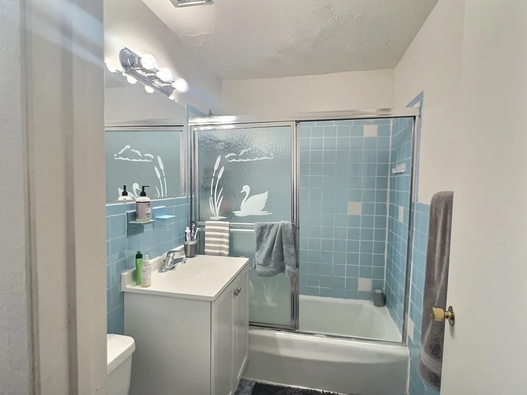 1 bed, 1 bath apartment for rent at 1039 Commonwealth Unit 12, Allston — photo 7 of 8