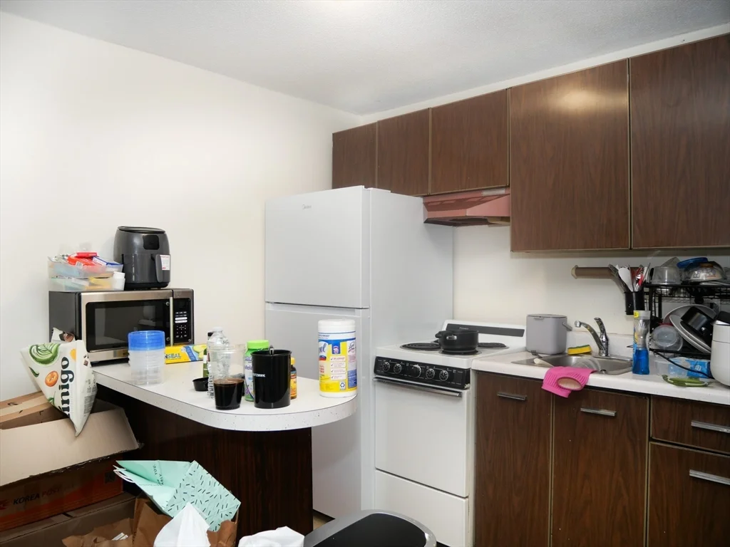 Studio bed, 1 bath apartment for rent at 1039 Commonwealth Unit 15, Allston — photo 2 of 6