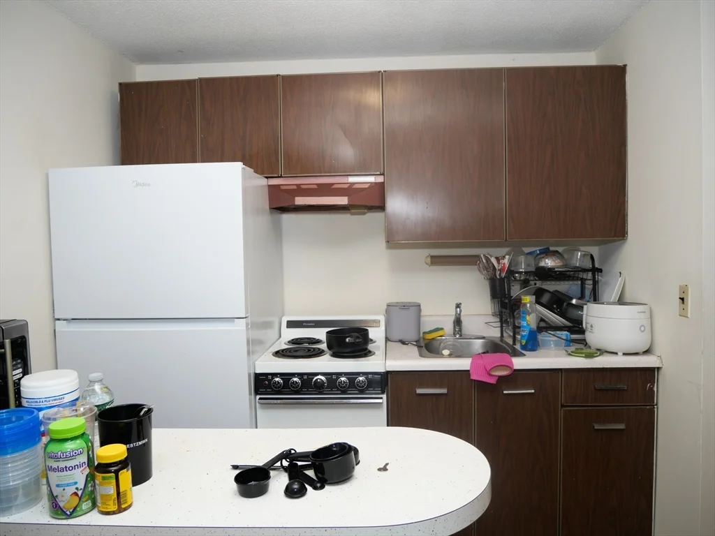 Studio bed, 1 bath apartment for rent at 1039 Commonwealth Unit 15, Allston — photo 1 of 6