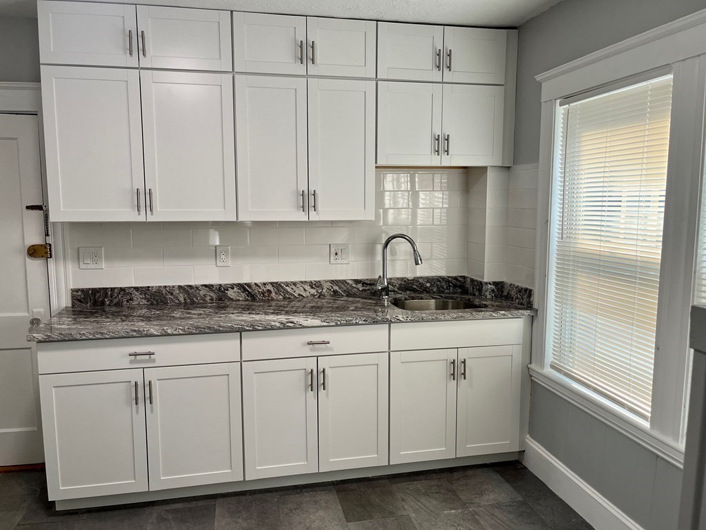 2 bed, 1 bath apartment for rent at 104-106 Burrill St Unit 1, Swampscott