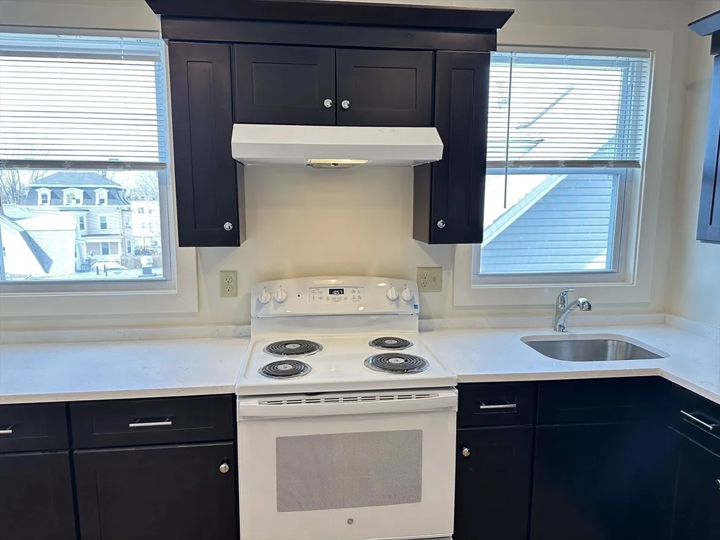 1 bed, 1 bath apartment for rent at 104-106 Lewis St Unit 6, Lynn — photo 5 of 16