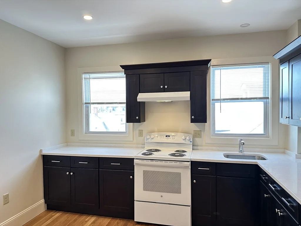 1 bed, 1 bath apartment for rent at 104-106 Lewis St Unit 6, Lynn — photo 4 of 16