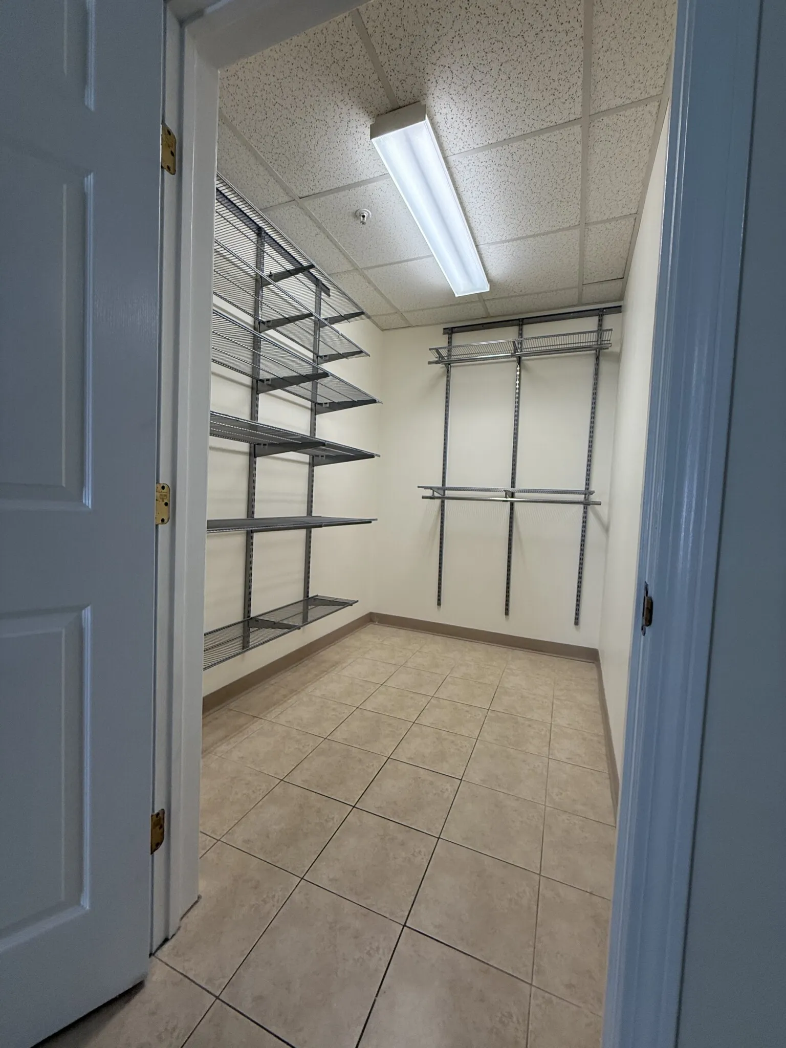 Studio bed, 1 bath apartment for rent at 104 Adams St Unit 8, South Side — photo 7 of 18