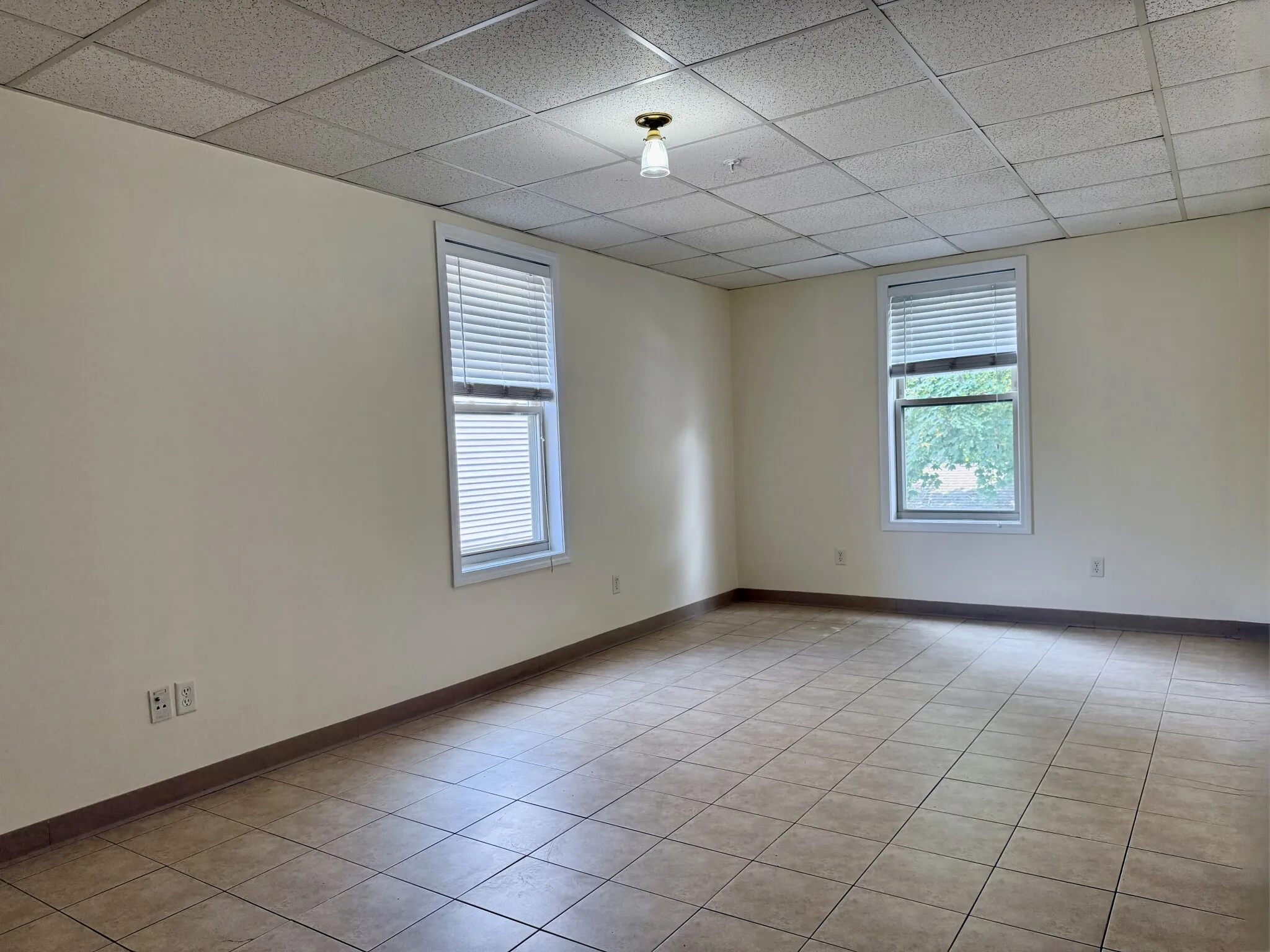 Studio bed, 1 bath apartment for rent at 104 Adams St Unit 8, South Side — photo 6 of 18