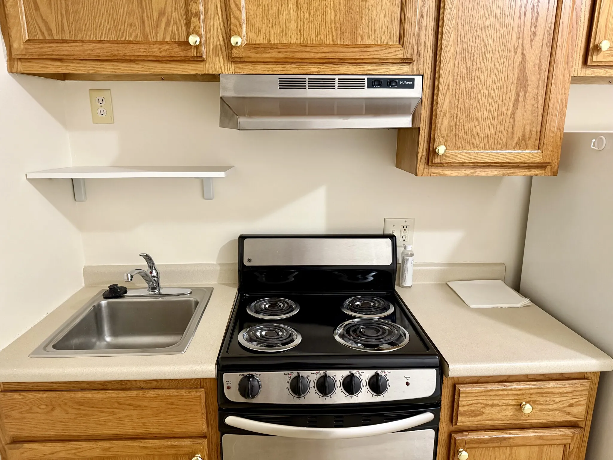 Studio bed, 1 bath apartment for rent at 104 Adams St Unit 8, South Side — photo 2 of 18