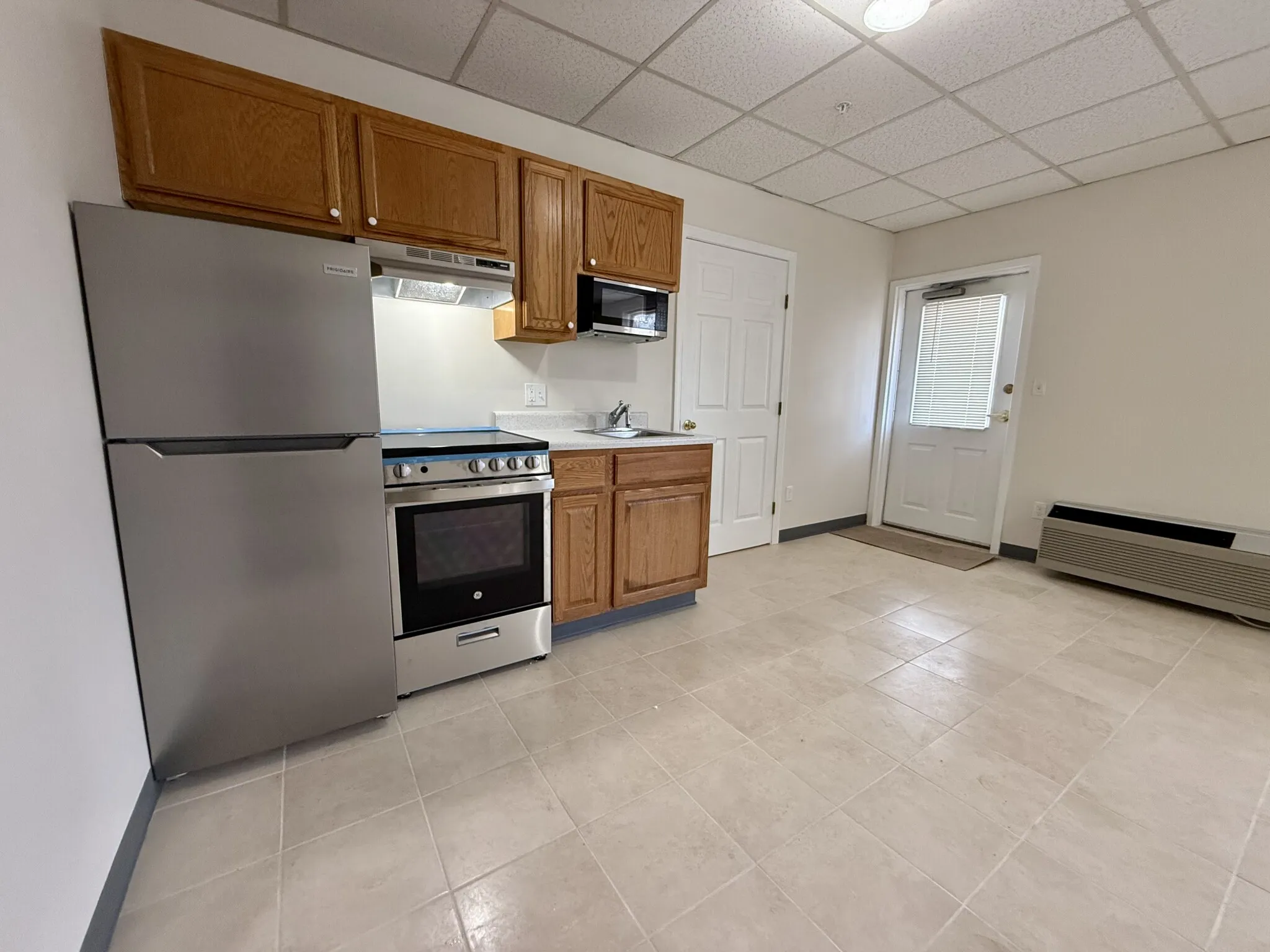 Studio bed, 1 bath apartment for rent at 104 Adams St Unit 8, South Side — photo 9 of 18
