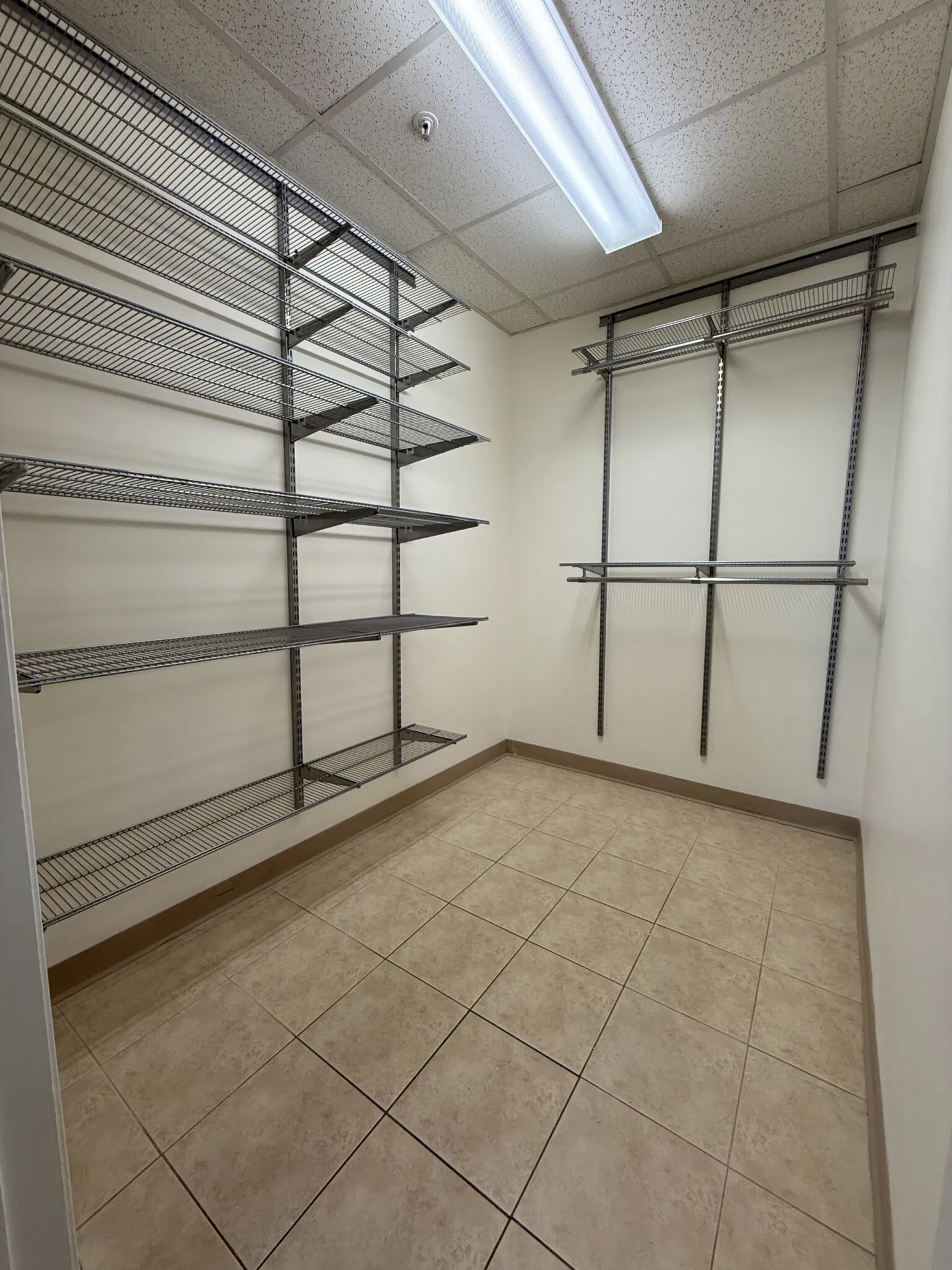 Studio bed, 1 bath apartment for rent at 104 Adams St Unit 8, South Side — photo 8 of 18