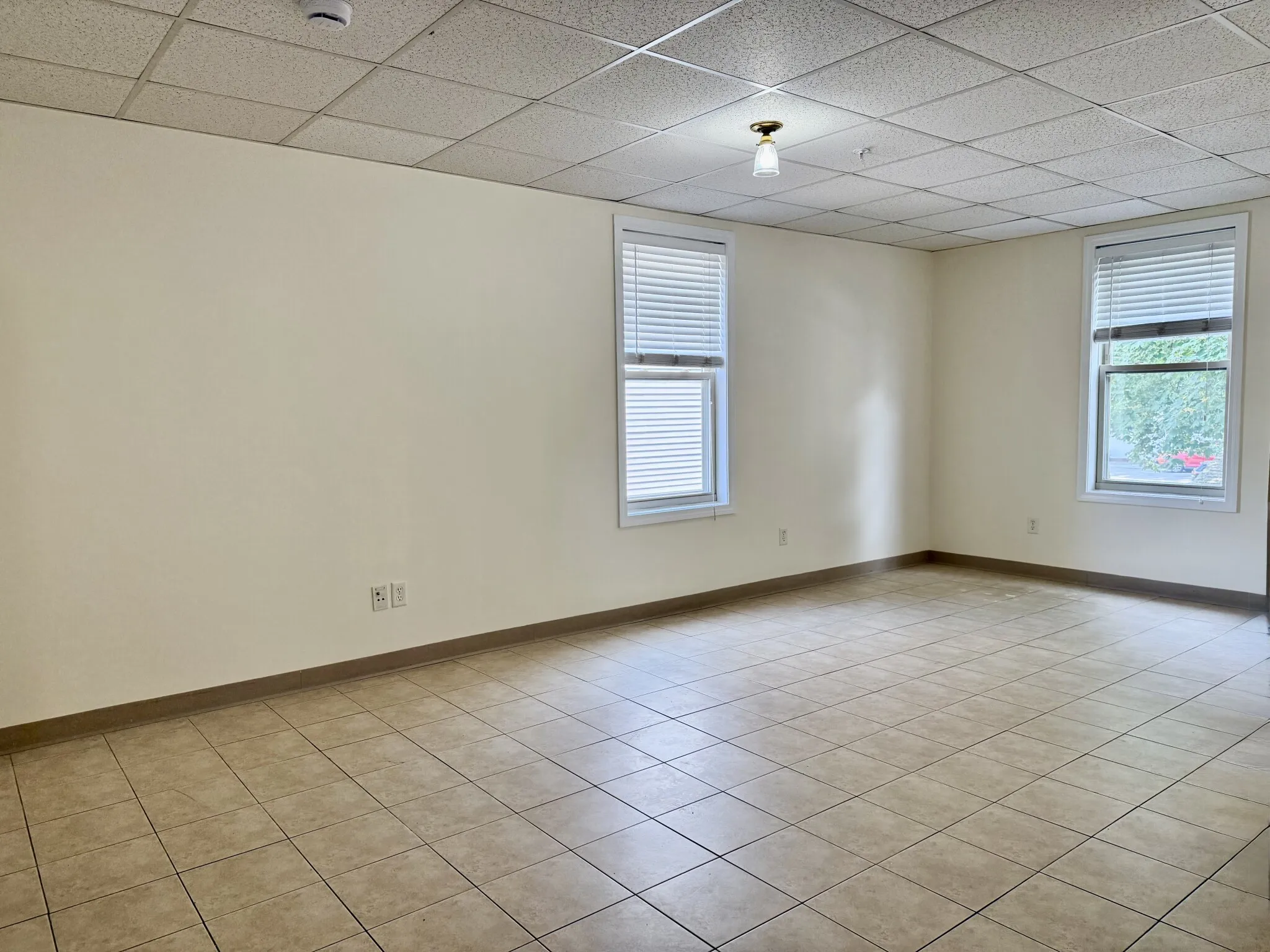 Studio bed, 1 bath apartment for rent at 104 Adams St Unit 8, South Side — photo 5 of 18