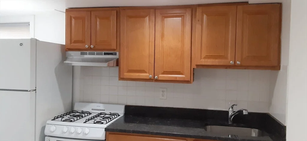 Studio bed, 1 bath apartment for rent at 104 Beacon St Unit 1, Chelsea — photo 5 of 12