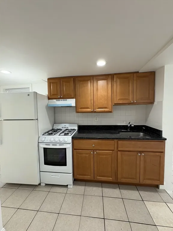 Studio bed, 1 bath apartment for rent at 104 Beacon St Unit 1A, Chelsea