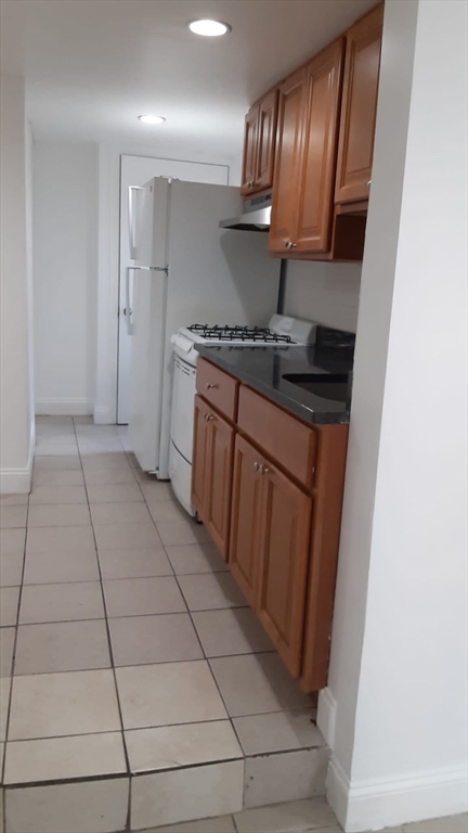 Studio bed, 1 bath apartment for rent at 104 Beacon St Unit 5, Chelsea