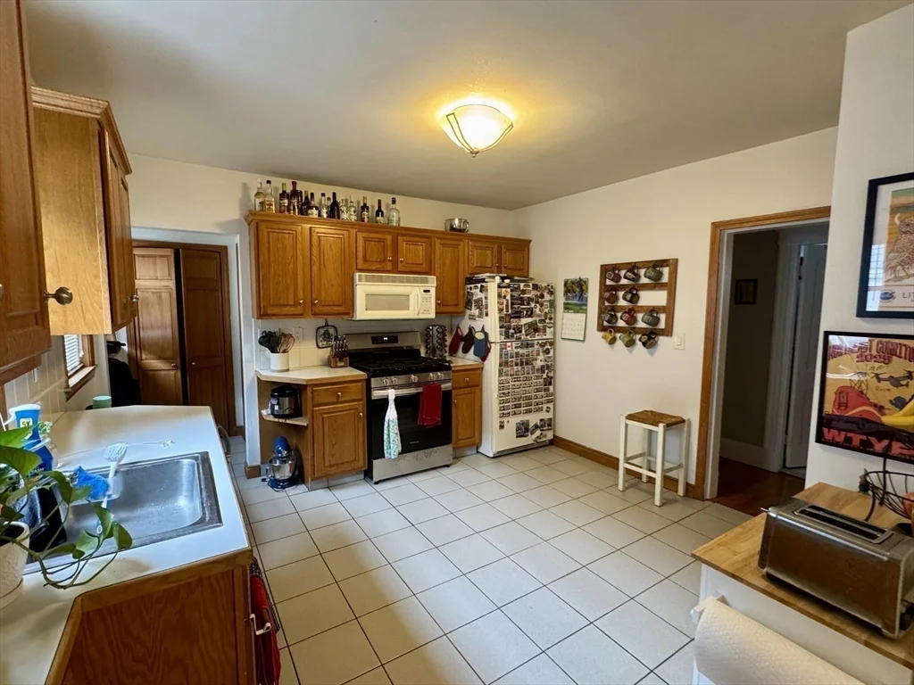 2 bed, 1 bath apartment for rent at 104 Belmont St Unit 1, Watertown — photo 16 of 25