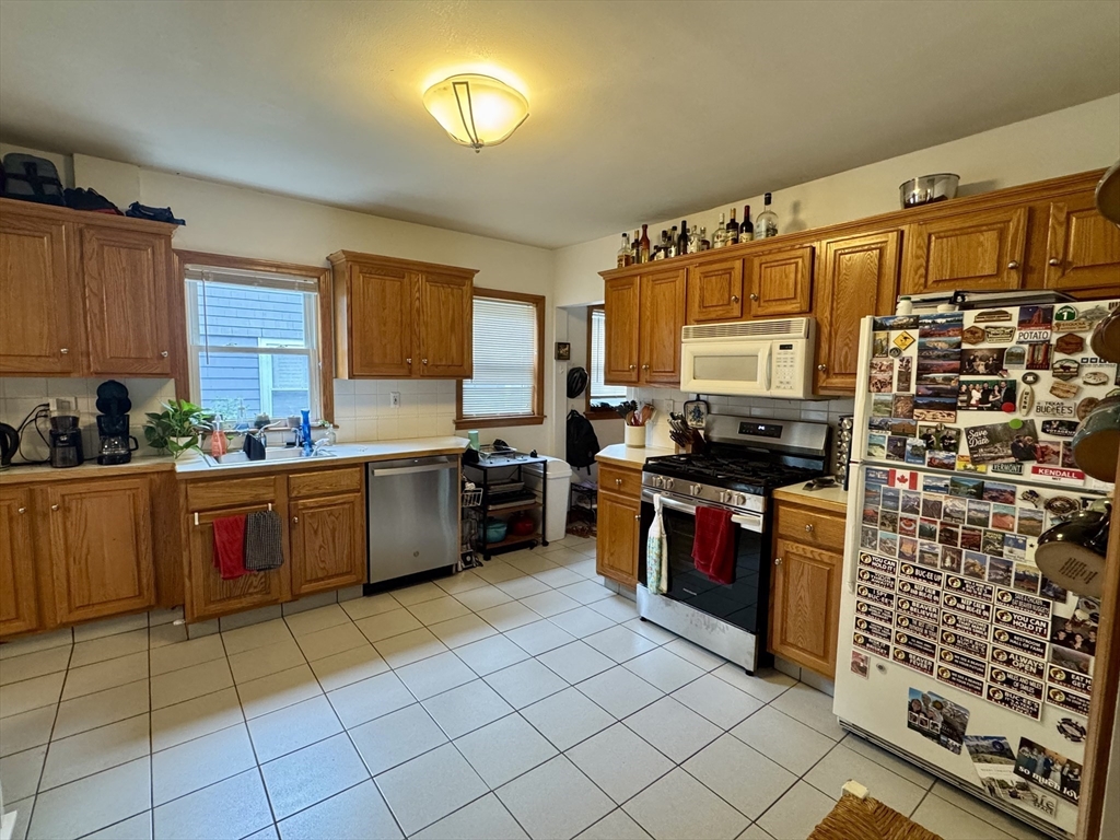 2 bed, 1 bath apartment for rent at 104 Belmont St Unit 1, Watertown — photo 5 of 25