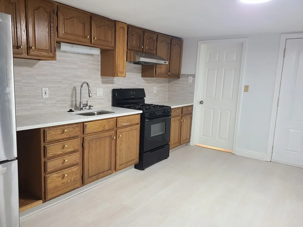 3 bed, 1 bath apartment for rent at 104 Central St Unit 104, South Weymouth — photo 11 of 24