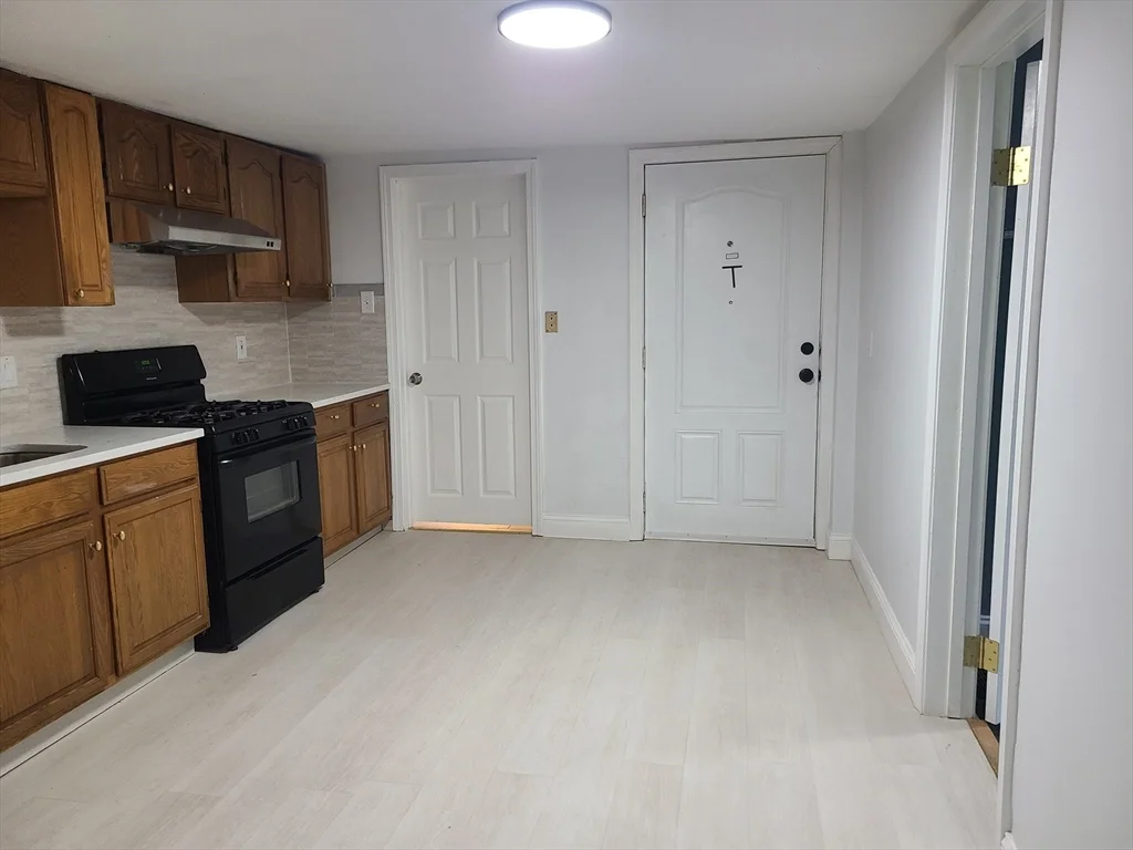 3 bed, 1 bath apartment for rent at 104 Central St Unit 104, South Weymouth — photo 10 of 24