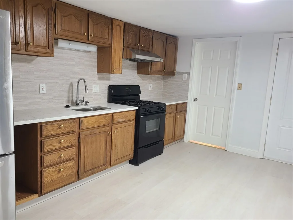 3 bed, 1 bath apartment for rent at 104 Central St Unit 104, South Weymouth — photo 13 of 24