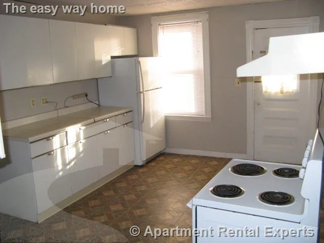 2 bed, 1 bath apartment for rent at 104 Conwell Ave Unit 1, Tufts — photo 2 of 8