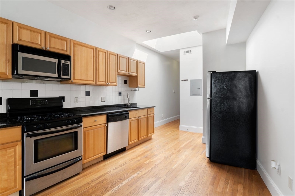 1 bed, 1 bath apartment for rent at 104 Dorchester St Unit 3, South Boston — photo 6 of 17