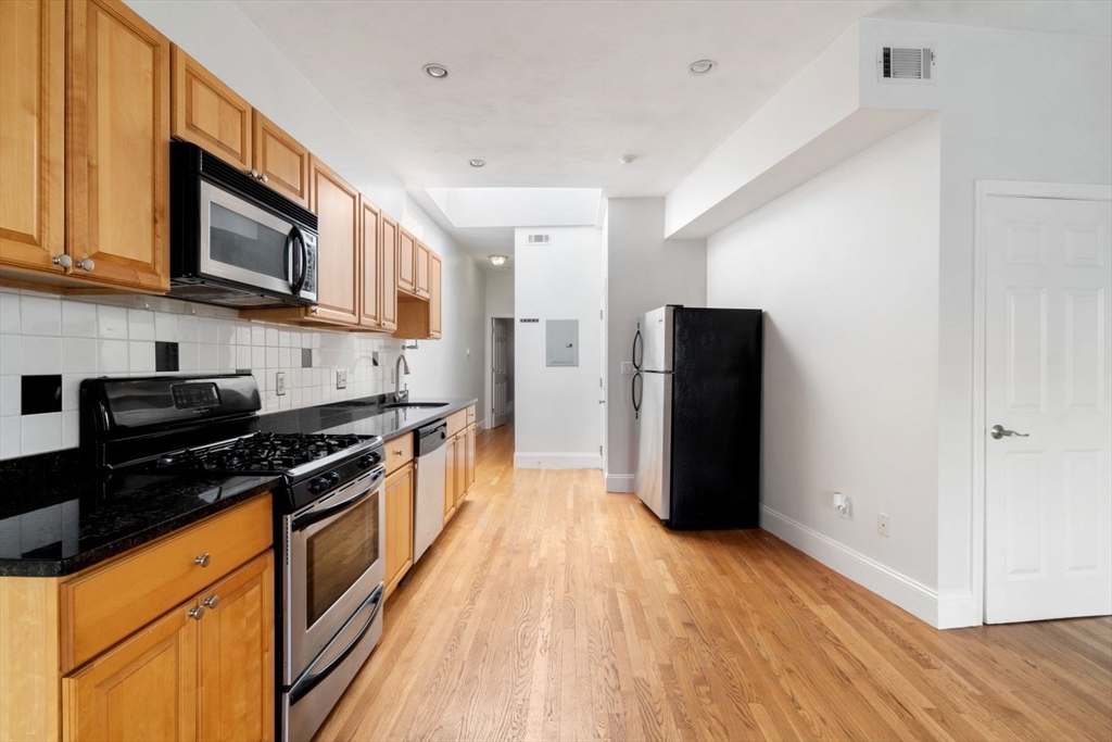 1 bed, 1 bath apartment for rent at 104 Dorchester St Unit 3, South Boston — photo 5 of 17