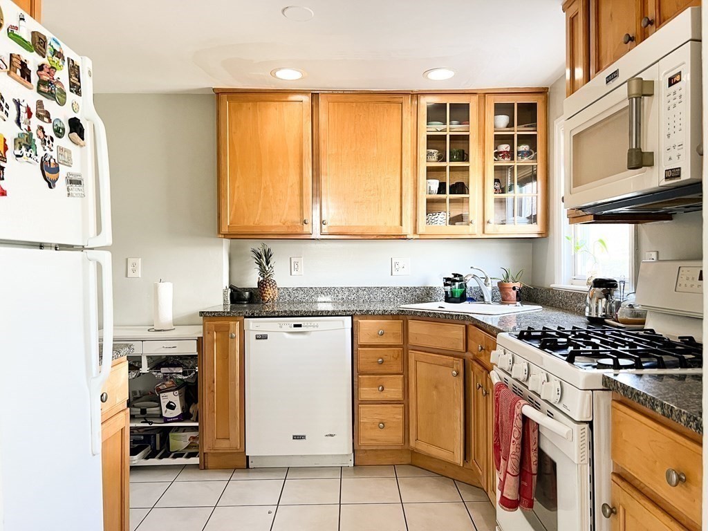 2 bed, 1 bath apartment for rent at 104 Forest Unit 104, Arlington — photo 3 of 9