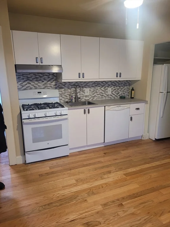 2 bed, 1 bath apartment for rent at 104 George St Unit 1, Tufts University — photo 2 of 11