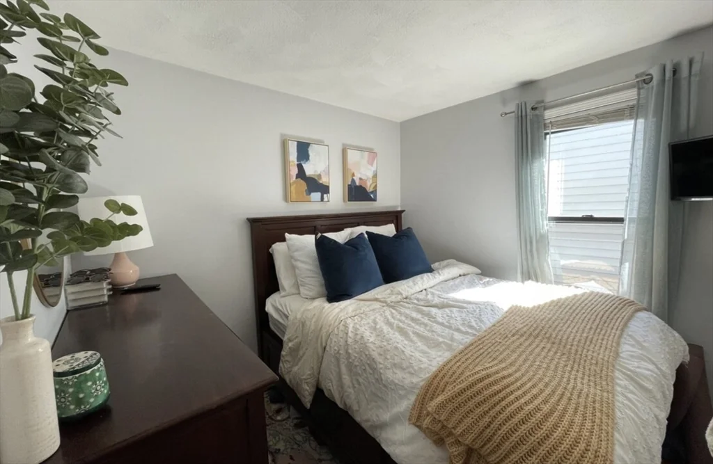 2 bed, 1 bath apartment for rent at 104 H St Unit 2, South Boston — photo 7 of 9